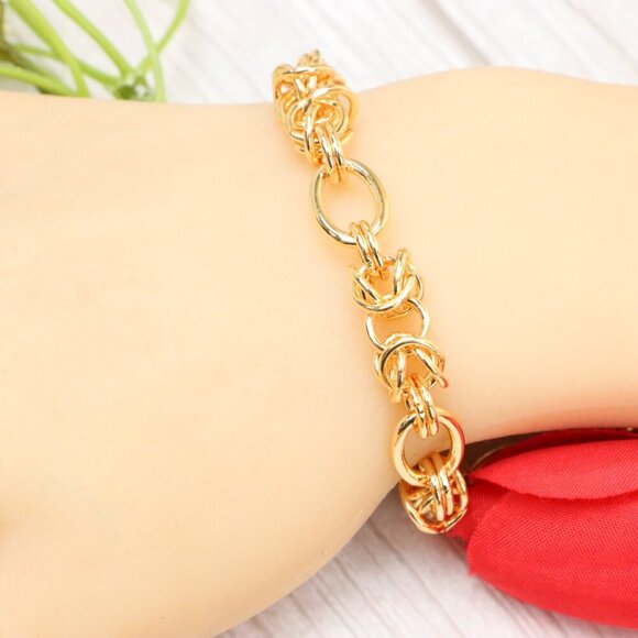 "Trendy Handmade Bracelet – A Thoughtful Gift for Girls & Women | UNVRC1623 - Picture 4 of 10